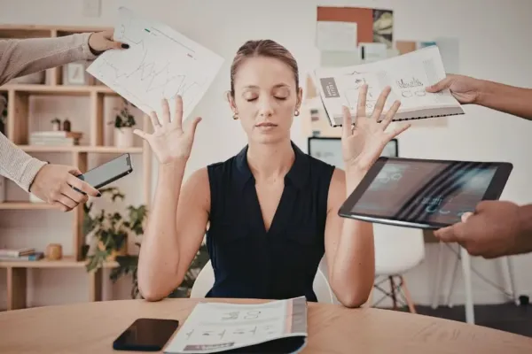 Mente ocupada la trampa de sentirte productivo sin serlo Neurita productividad psicologia multitarea