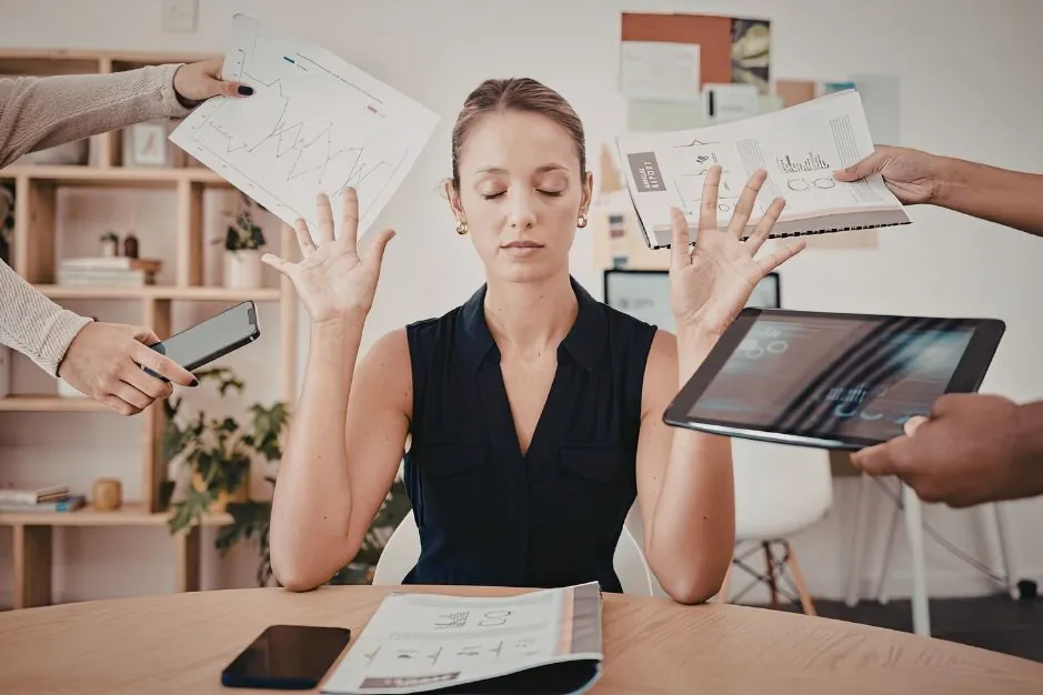 Mente ocupada: la trampa de sentirte productivo sin serlo 1 Mente ocupada la trampa de sentirte productivo sin serlo Neurita productividad psicologia multitarea