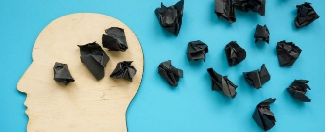 15 Distorsiones cognitivas más comunes 10 Sobrepensar distorsiones cognitivas mas comunes psicologia pensamientos negativos neurita