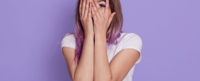 ¿Por qué hay personas que no miran a los ojos? 5 Por qué hay personas que evitan el contacto visual, que no miran a los ojos