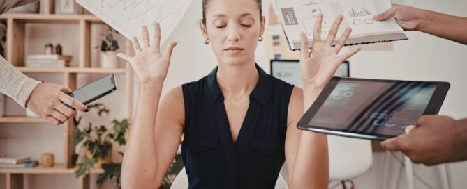 Mente ocupada: la trampa de sentirte productivo sin serlo 1 Mente ocupada la trampa de sentirte productivo sin serlo Neurita productividad psicologia multitarea